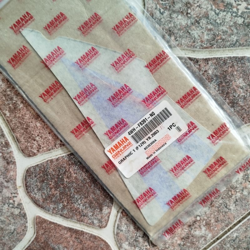 Stiker Striping Sayap Dalam Kiri FIZR F1ZR Hitam Silver 2003 Original YGP 4WH-F8391-N0