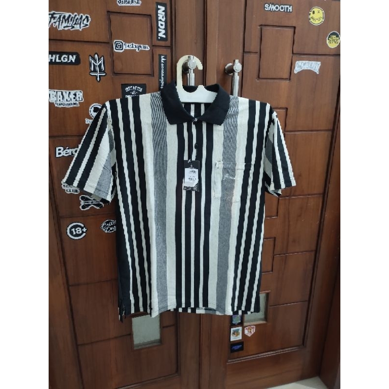 Kaos Kerah Hassenda Garis Hitam Ukuran L, 100% Original & Murah
