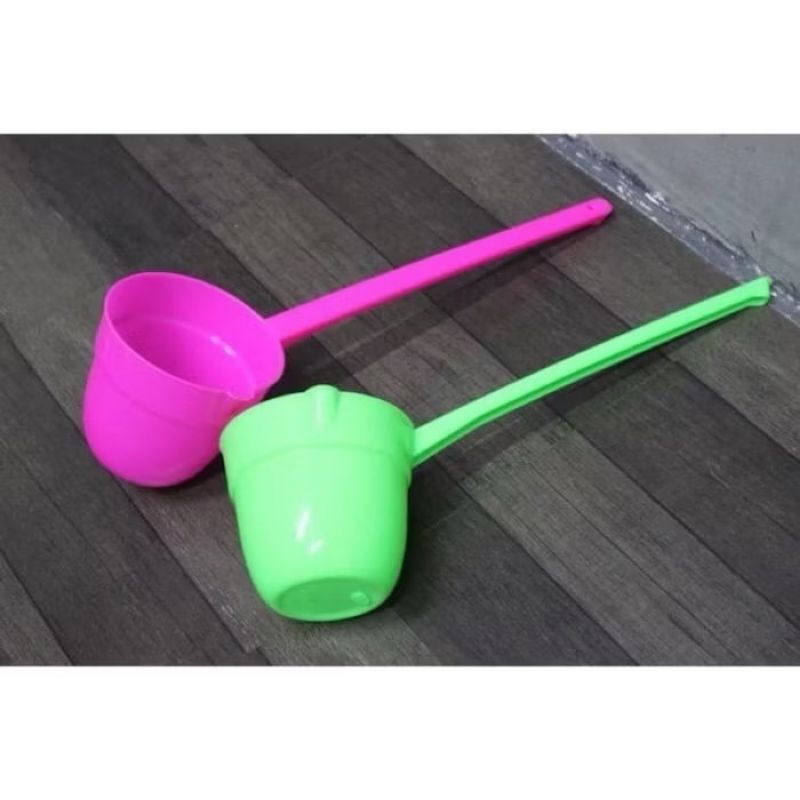 gayung plastik gagang panjang