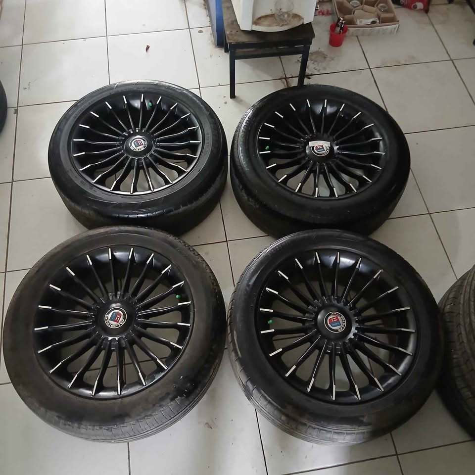 VELG MOBIL BEKAS PELEG ALPINA RING 17 LEBAR 7 PCD 10X100/114 + BAN BS 215 45 R17 VELG UNTUK MOBIL ER