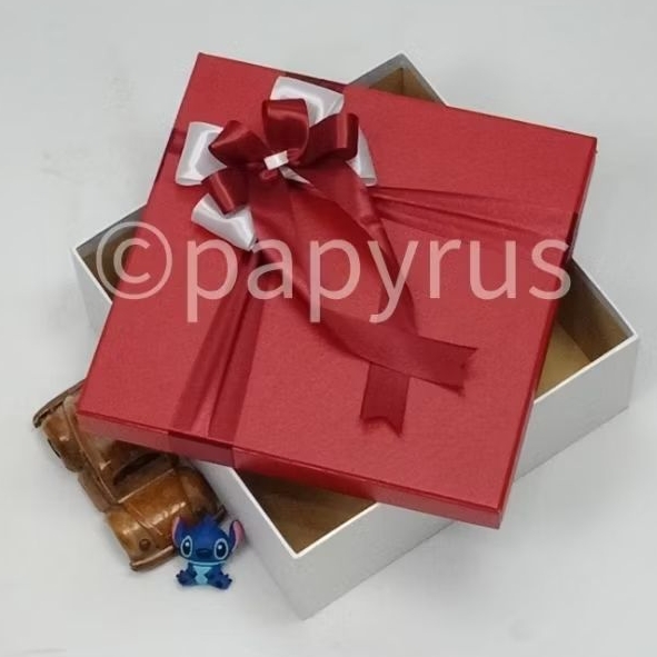 

PAPYRUS Kombinasi 25x25 Tinggi 10cm Kotak Kado Gift Box Hadiah V2