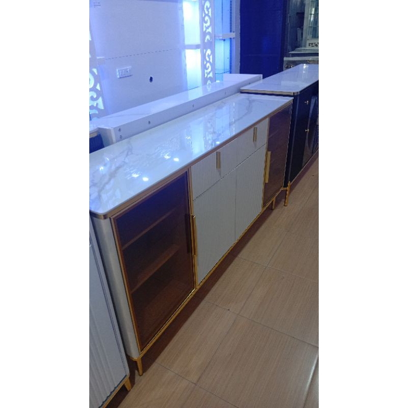 meja konsul atau buffet tv