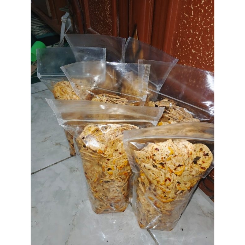 

Paket hemat 3in1 100K 3bungkus basreng chili oil daun jeruk renyah gurih