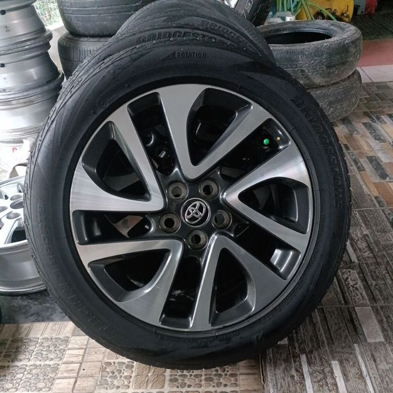 velg original Toyota Sienta v r16