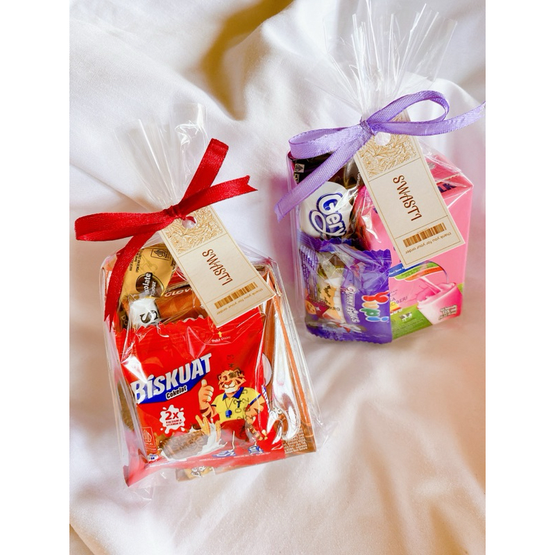 

Swasti (bisa request warna) Mini Paket Snack Ultah Gift Souvenir Mini Hampers