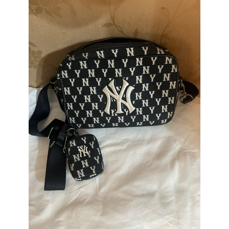 Preloved Tas wanita New York belt MLB bag Grade original