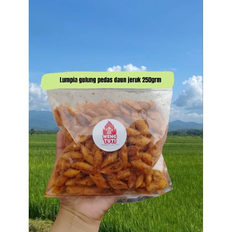 

kripik lumpia pedas daun jeruk /lumpia gulung 250grm