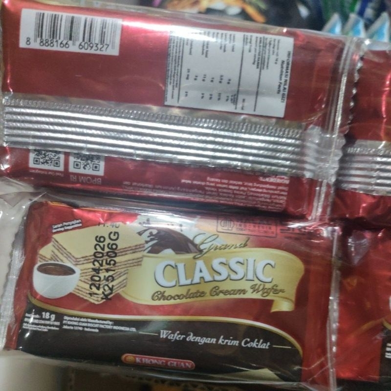 

Khong Guan Classic Chocolate Cream Wafer | Wafer klasik dengan krim coklat | 1 bungkus isi 10 pcs