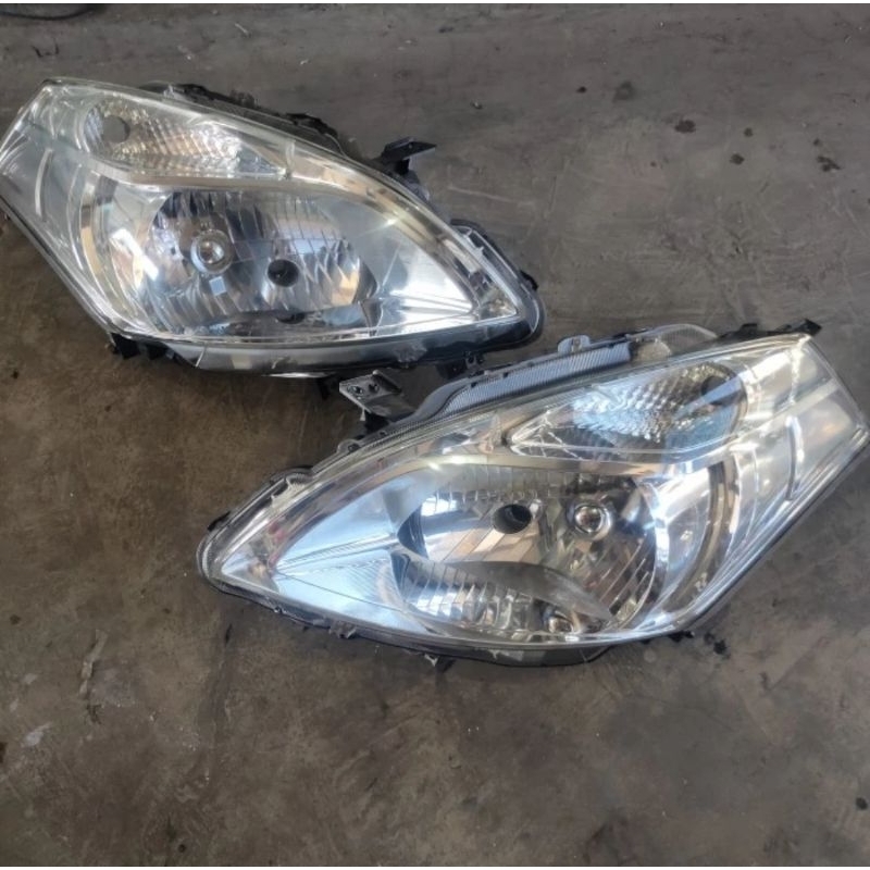 headlamp lampu depan mobil Suzuki Ertiga original sepasang