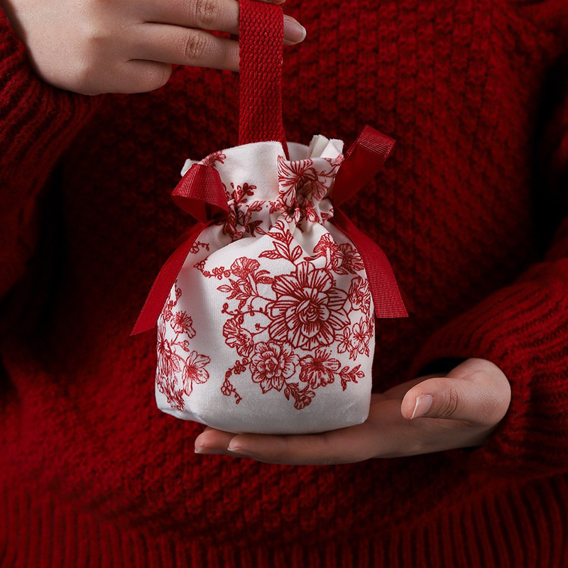 

Pouch Serut/ Kantong Serut Kanvas/ Pouch Serut Kanvas Canvas/ Pouch Kanvas/ Pouch Natal/ Pouch Imlek/ Pouch Unik/ Pouch Kado/ Pouch Kado Kanvas/ Souvenir Pouch