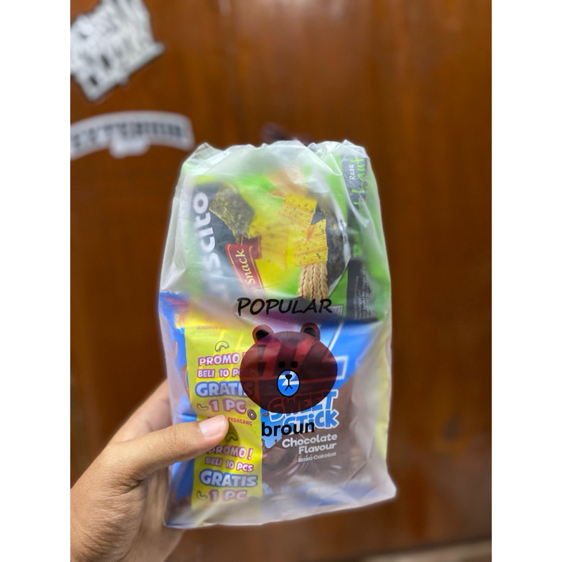 

bingkisan siap makan isian campur/random (snack/permen/jelly/wafer/coklat dll)