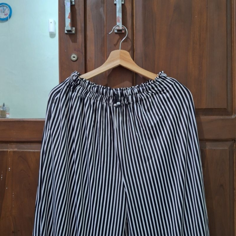 PRELOVED MURAH Celana Pakaian Bawahan Cewek Wanita Perempuan Bekas Pernah Dipakai Masih Bagus Warna 