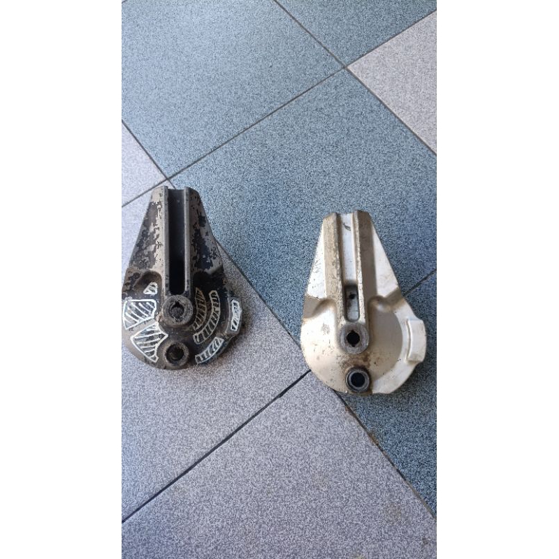 Tutup Kampas Rem Belakang Karisma