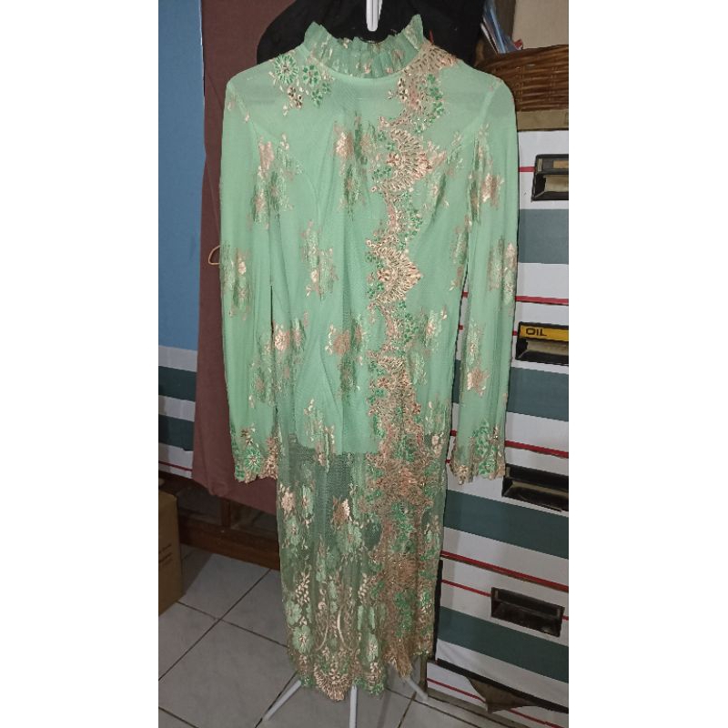 Preloved, Kebaya panjang, warna hijau (sage)