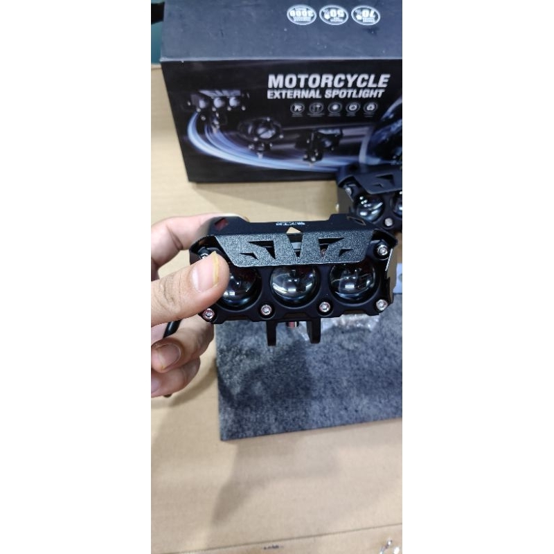 Lampu Tembak MYTH 3 Mata Lensa Putih Kuning