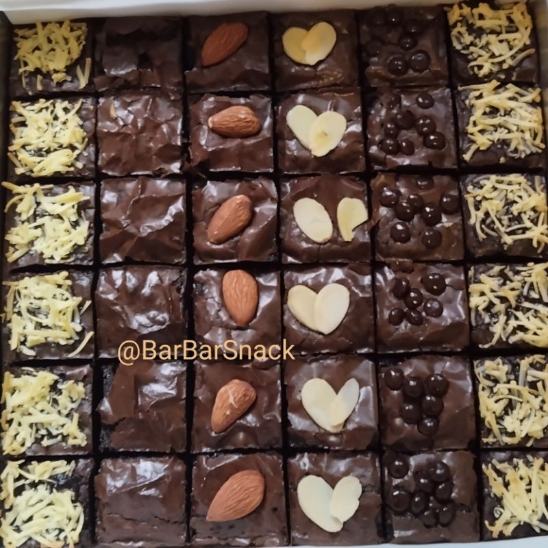 

FUDGY BROWNIES 20x10cm DEPOK
