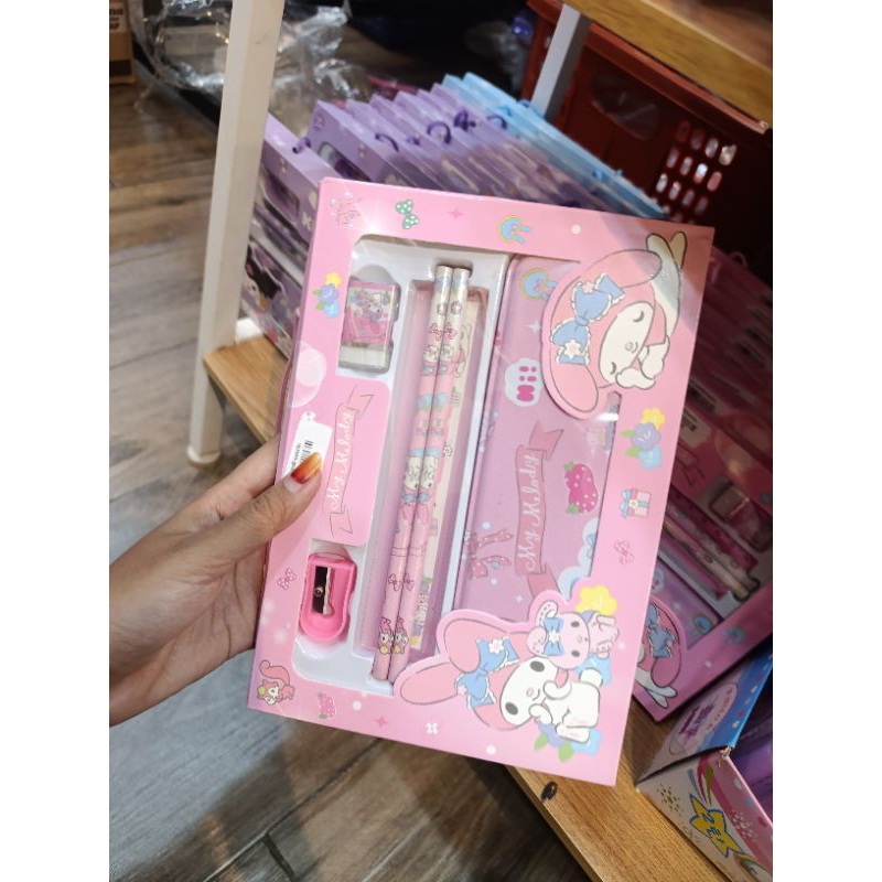

Set pensil dan tempat pensil karakter sanrio