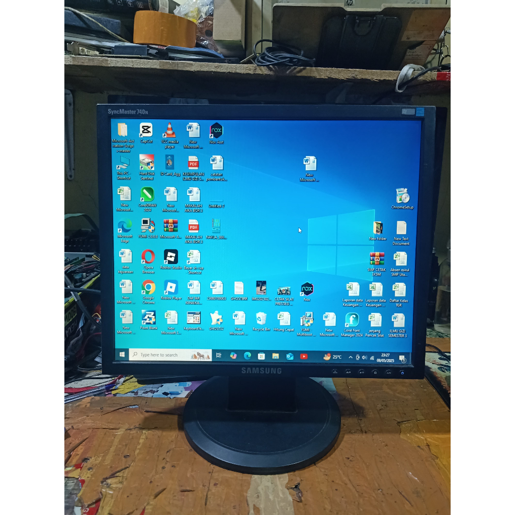 Monitor LCD Samsung 17 Icnhi kotak