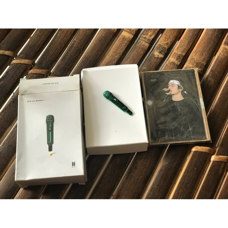 BTS MIC BADGE KIM TAEHYUNG