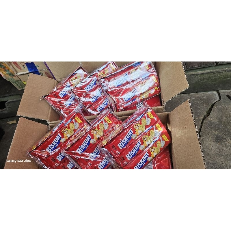 

Biskuat golden cream isi 1pack 12pcs