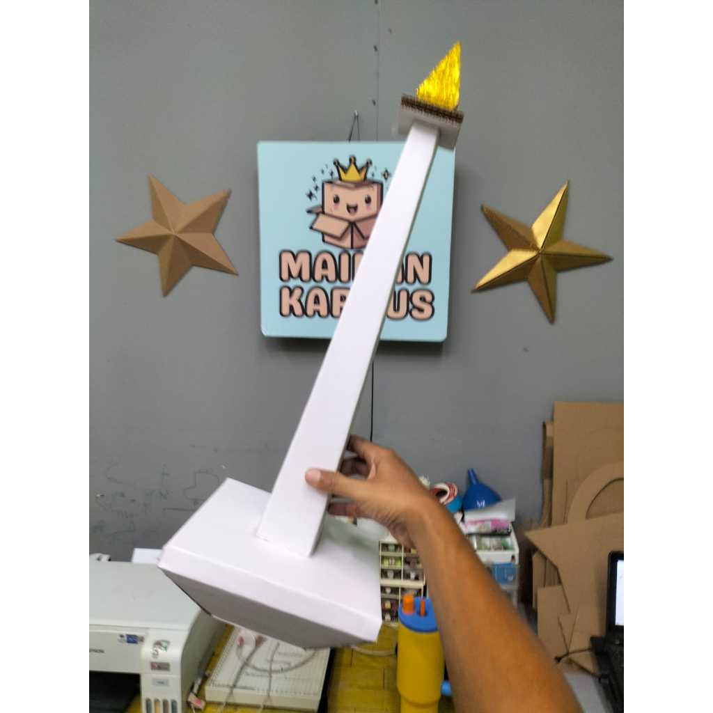 Miniatur monas tugu emas full cat putih, ukurang tinggi 60 cm, kreasi DIY tugas sekolah anak