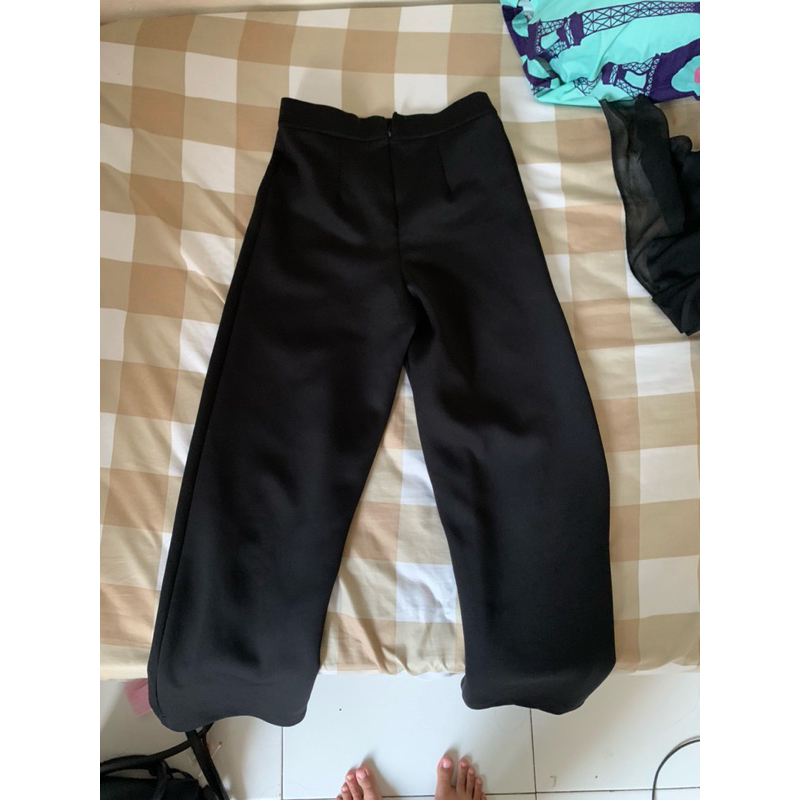PRELOVED CELANA HITAM