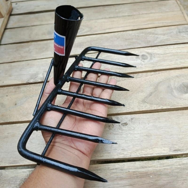 Garuk Sampah / Garuk Rumput