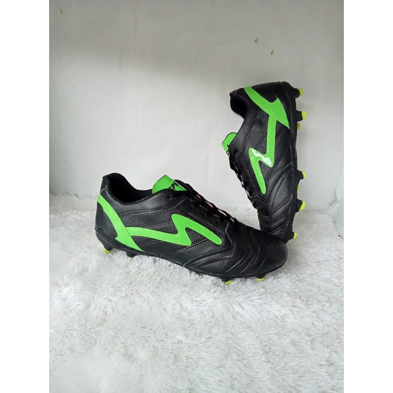 SPECS | sepatu bola kulit sapi