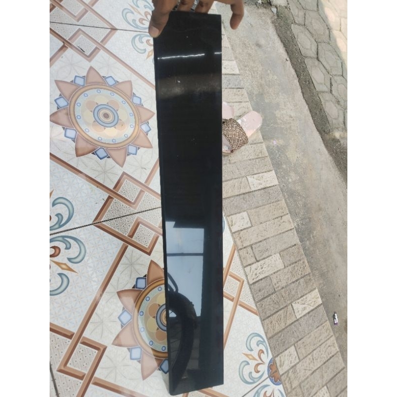 granit 10x60 hitam cutting
