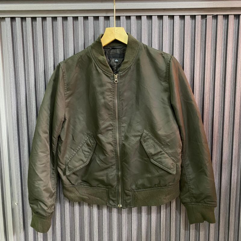 Preloved jaket pria Uniqlo, jaket cowok ,jaket bomber