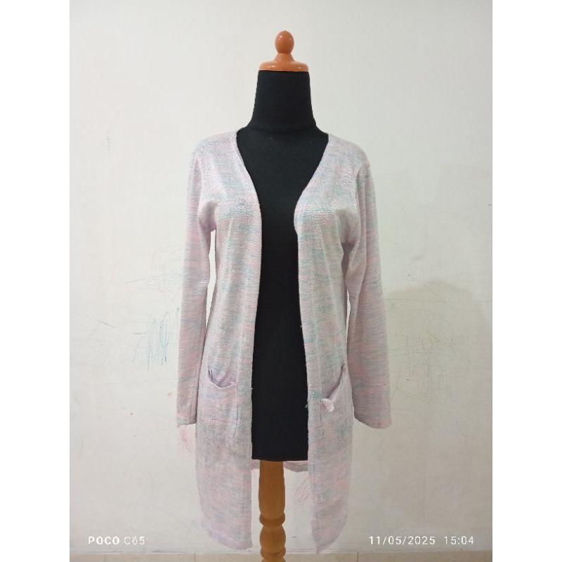 Outer warna ungu muda