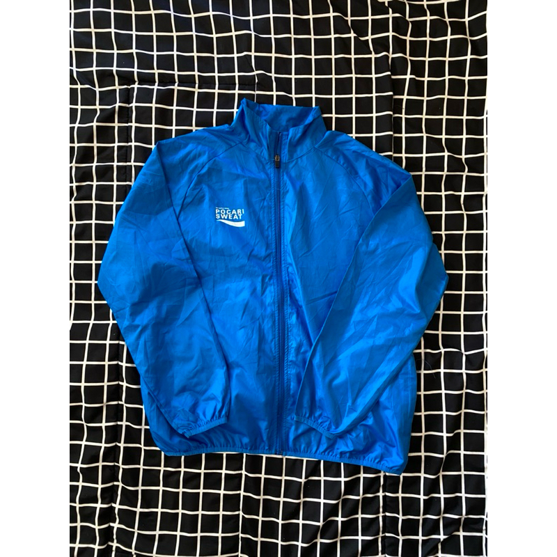 jaket running pocari
