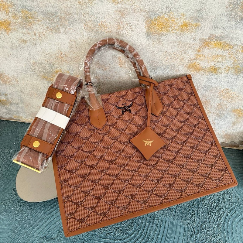MCM REGULER MUNCHEN TOTE OVERLOGO COGNAC