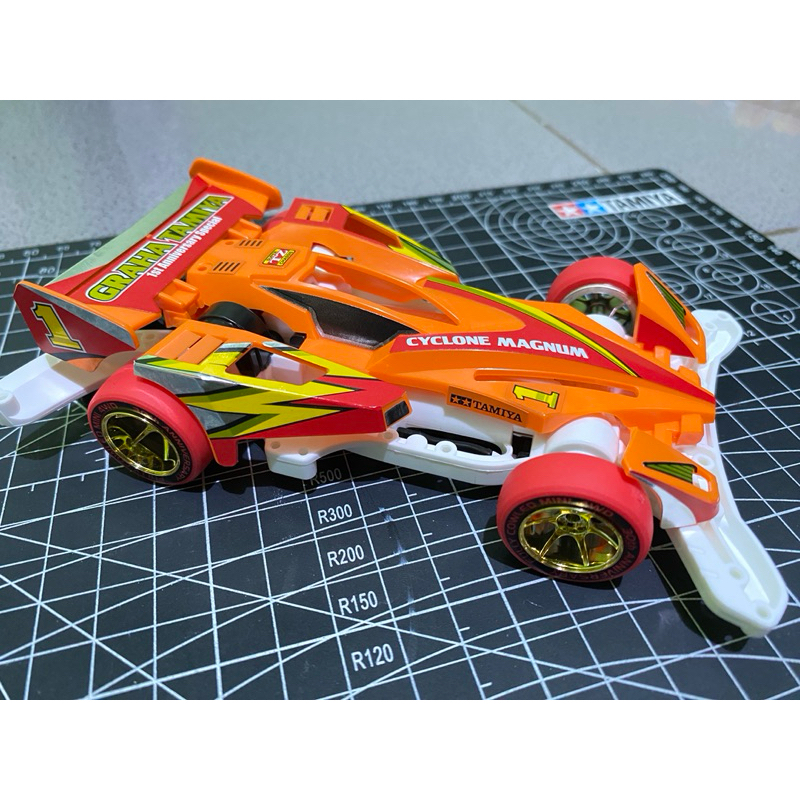 Tamiya mini 4wd Cyclone Magnum Graha Tamiya Body (AR Chassis)