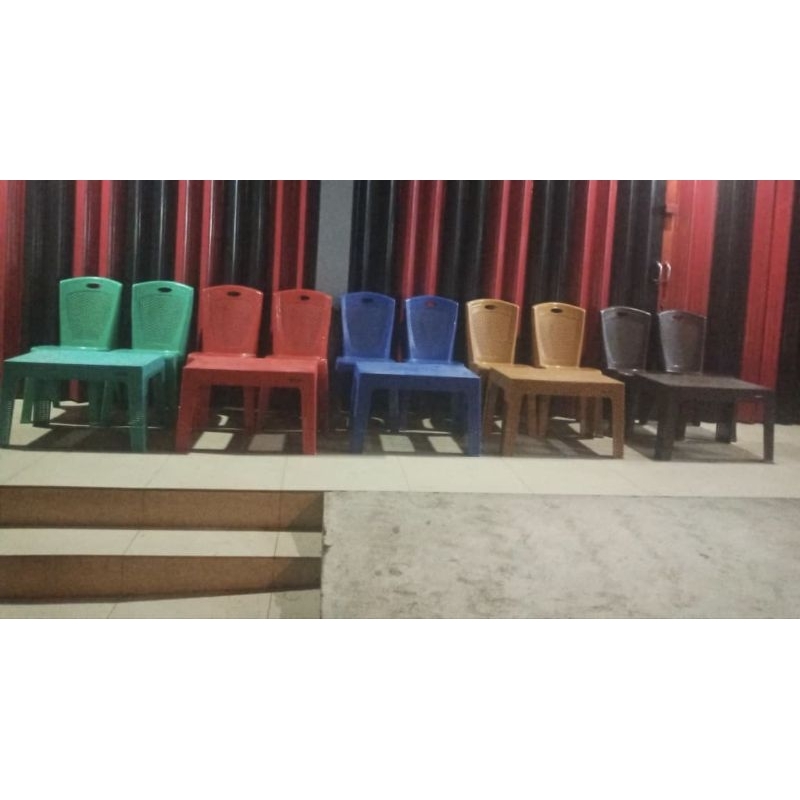 Kursi plastik211 plusRp 105.000Meja mapan panjang Rp 120.000Satu set isi 2 kursi 1 meja Harga rp 295