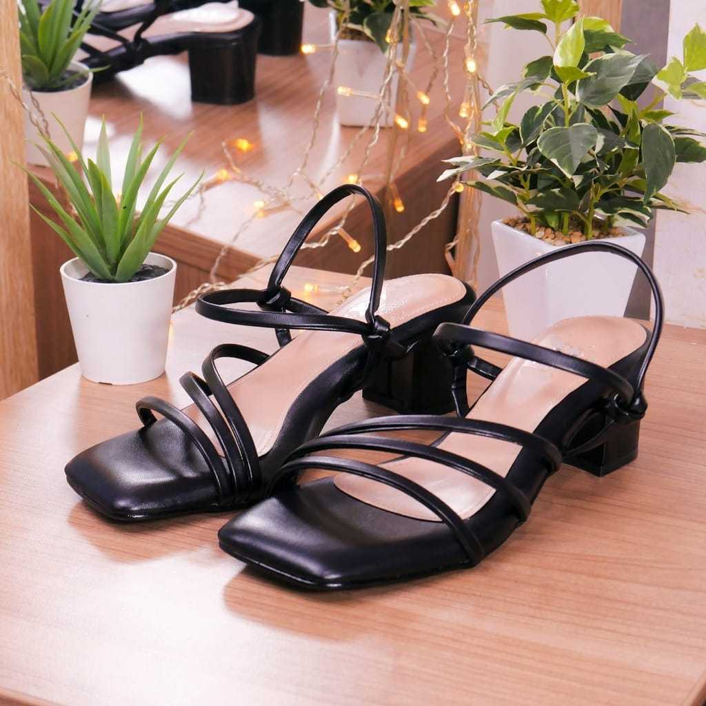 Sandal Wanita Hitam Bantalan Empuk Sandal Heels Wanita Tali Bantalan Super Empuk