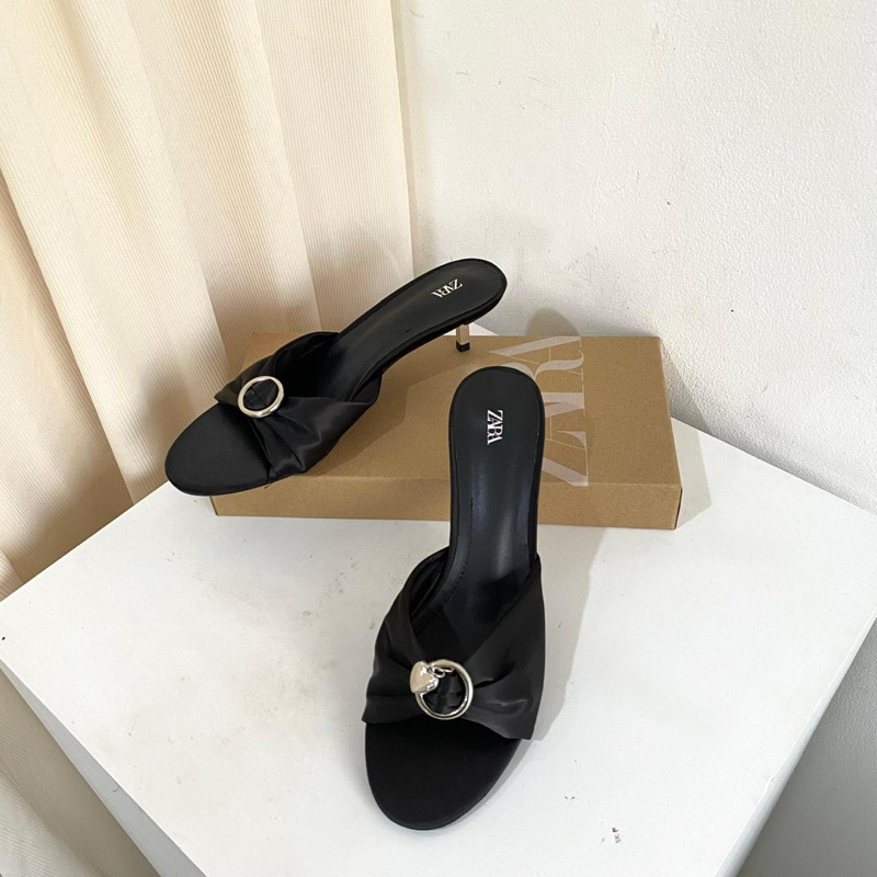 Heeled sandals 5cm by Zara with chain high quality fashion shoes sandal wanita kantor kerja casual d