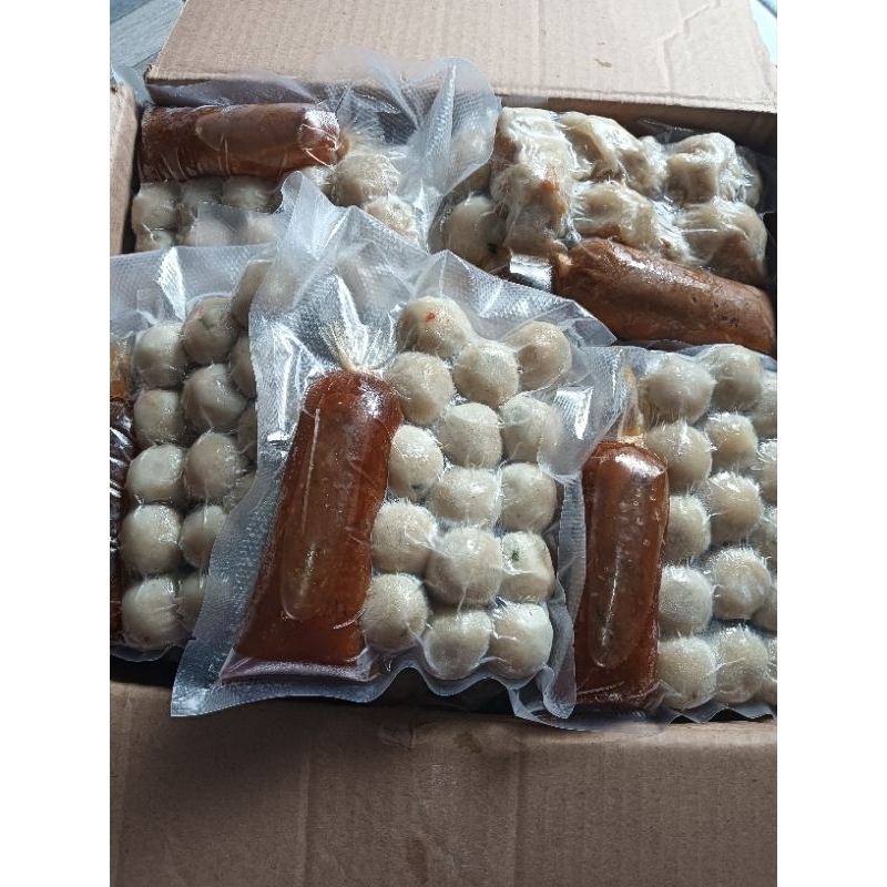 

cilok isi ayam pedas dengan sambel kacang