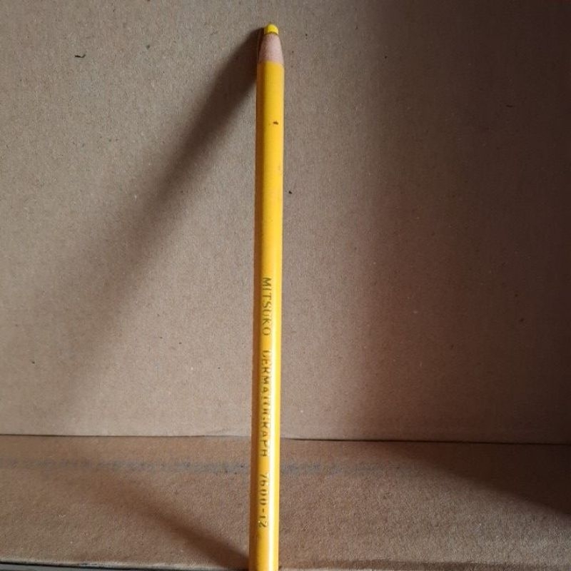 

pensil kaca/ dermatograph mitsuko kuning For skin, glass, metal, vinyl,celliphane etc
