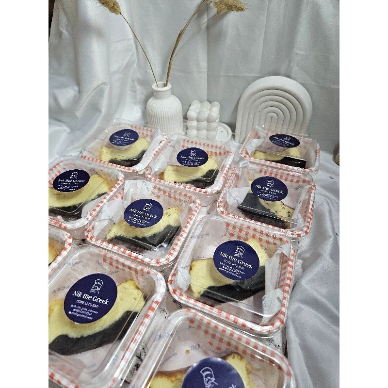 

BURNT CHEESECAKE BROWNIES burnt cheesecake size 20X10X7 size 10x10 & D12cm