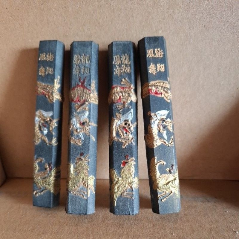 

(pcs) tinta batangan, tinta gosok, tinta bak batangan, tinta bak china , kaligrafi china dan arab batangan padat ada ukiran naga 10x 1.4cm