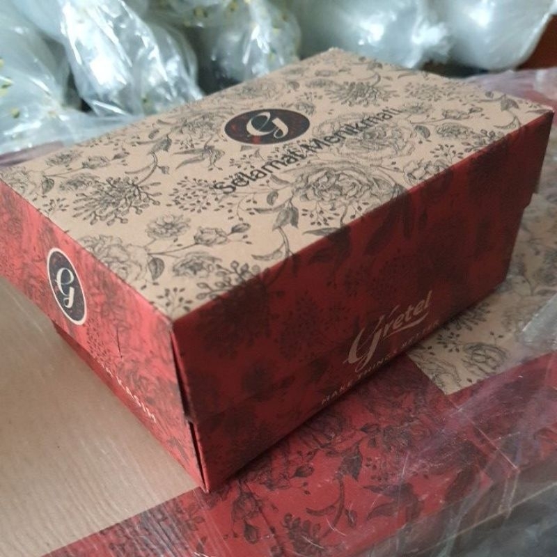 

( isi 50 pcs) Dus 20x20 Makanan Batik Gretel Brown R10k ukuran 20cmx20cm dus kue atau dus makanan terlaris 20×20 berkualitas dan elegant