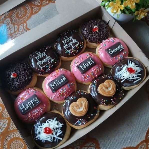 

Donat ultah/Donat tulis (ucapan)/ Donat ulang tahun