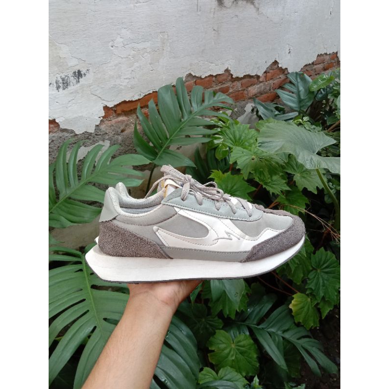 sepatu specs 105 second