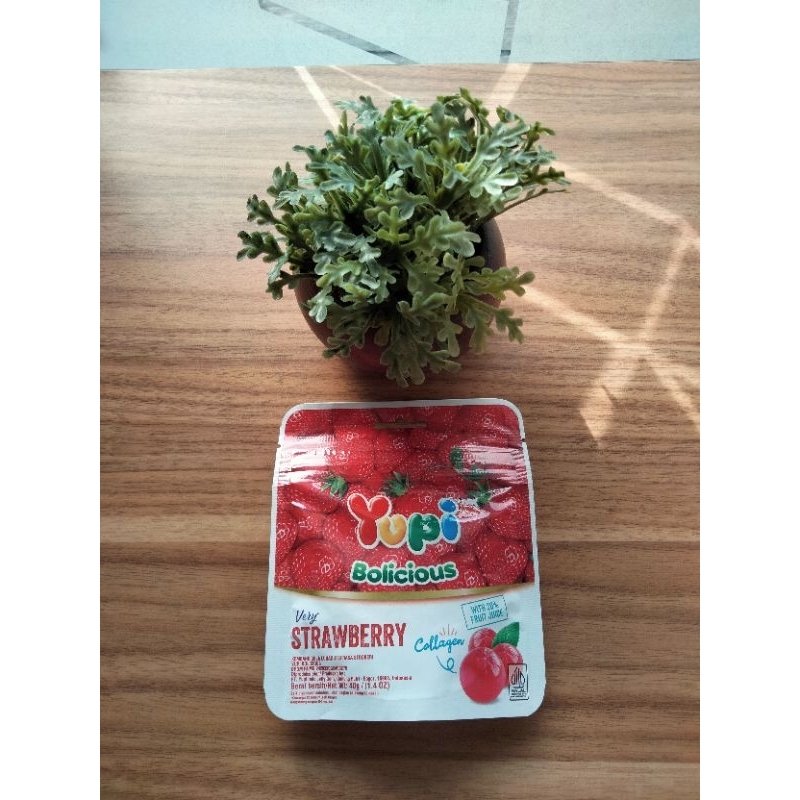 

yupi bolicious strawberry 40g