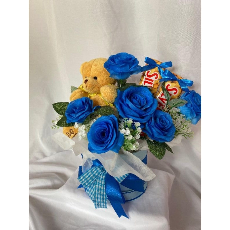 

Round Box Flower Boneka Silverqueen Bouqet/ Bloom Box Bouqet/ Buket Bunga Artifisial Hadiah Wisuda/Ulang Tahun/Valentine/Buket RB1