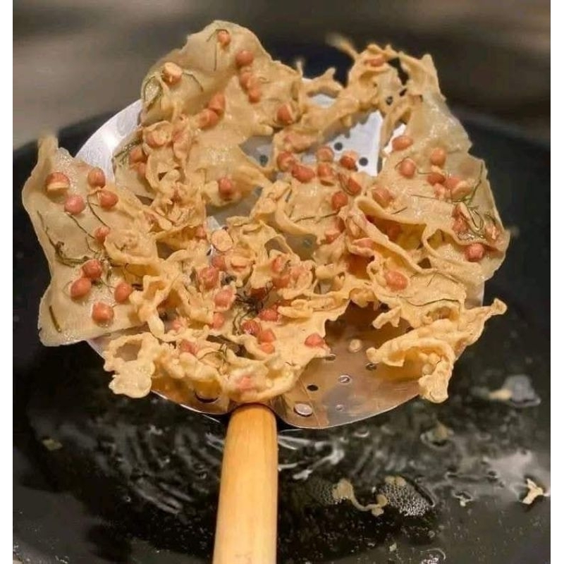 

peyek kacang daun jeruk enak gurih dan renyah peyek homeMade kriuk