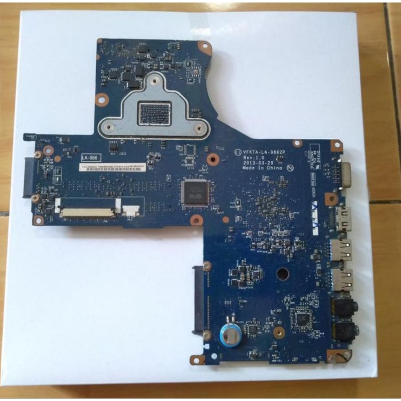 Motherboard Mainboard Mobo Laptop Toshiba L40 L40A L40-A VFKTA LA9862P LA-9862P
