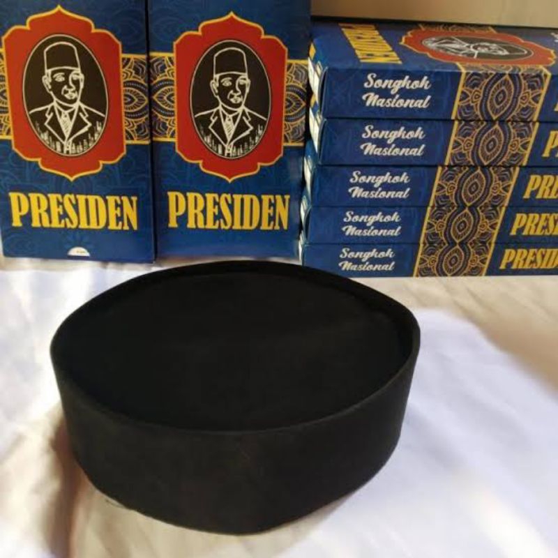 peci presiden, peci hitam polos