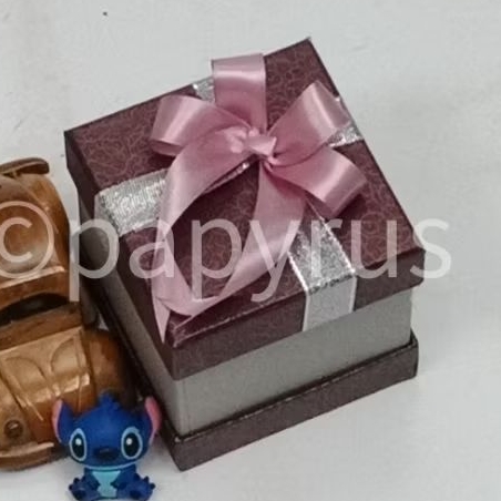 

PAPYRUS Sandwich 10x10 Tinggi 10cm Kotak Kado Gift Box Hadiah V2